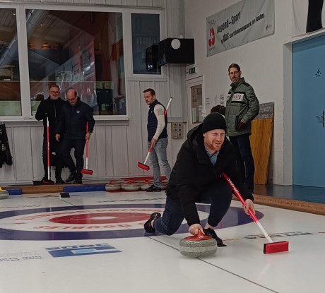 Samichlaus-Event des Schweizer Mobilitätsverbandes: Fondue, Curling und jede Menge Spass