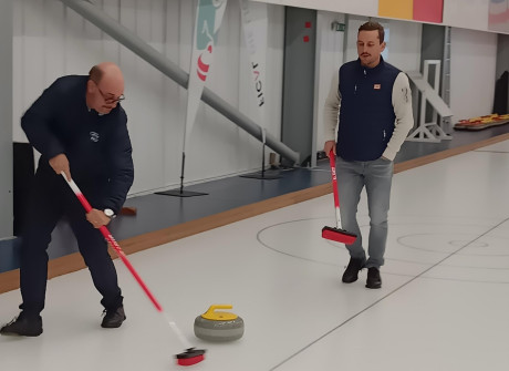 Samichlaus-Event des Schweizer Mobilitätsverbandes: Fondue, Curling und jede Menge Spass